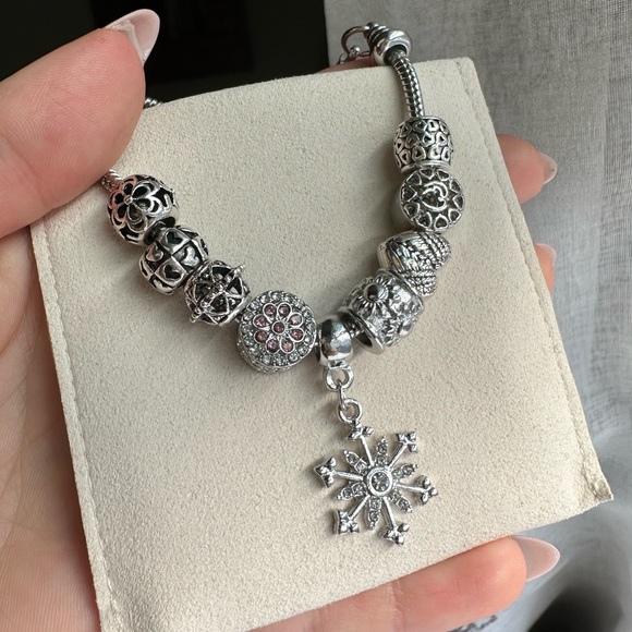BRAND NEW Silver Holiday Charm Bracelet with 9 slide on artisan beads - Picture 3 of 13